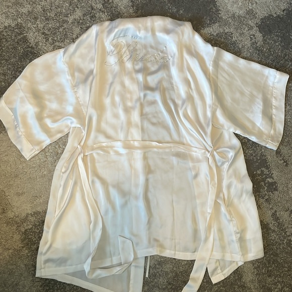 Victoria's Secret Cream Robe - Picture 4 of 6